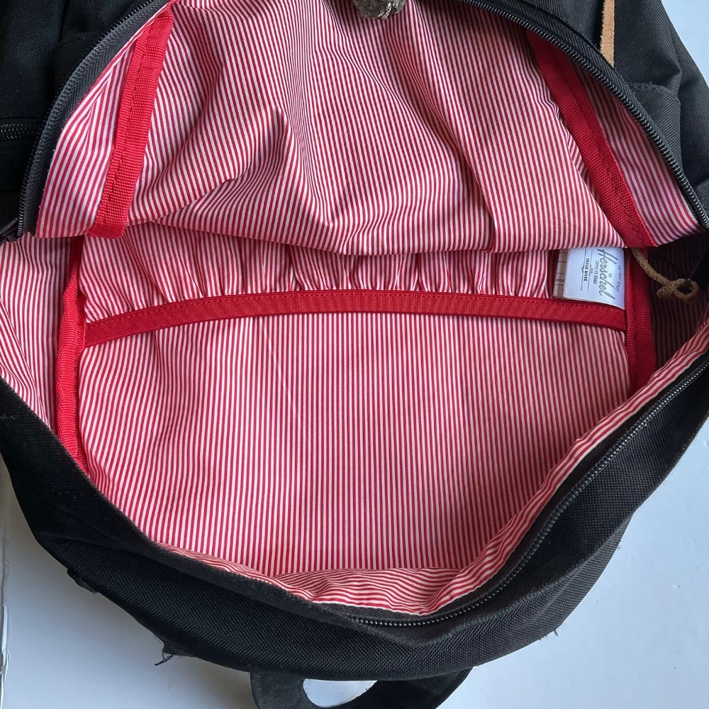Herschel solid black back pack